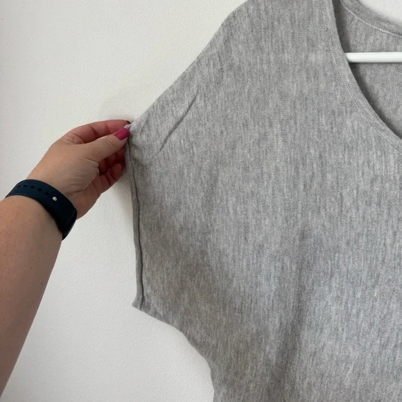 Outback Red Light Gray Dolman Sleeve Lightweight Sweater Size Medium Spring Fall - Picture 3 of 8
